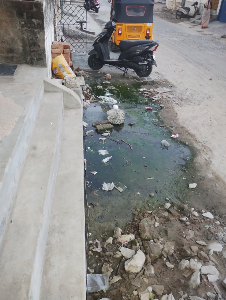drveeraragavan's tweet photo. @chennaicorp @CMOTamilnadu @CHN_Metro_Water Not yet addressed, Anna salai , Nanganallur near murugan temple https://t.co/yiM4BsJvPi