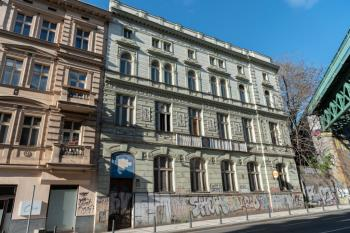 3Praha's tweet photo. Dům Radost, Nová Krenovka nebo žižkovské lázně (budoucí Dům tance). Tyto budovy se pro vás na Trojce otevřou v rámci festivalu #OpenHousePraha. Ten se koná v sobotu a v neděli pod záštitou starosty #Praha3 Michala Vronského 👉 https://t.co/6wIpUxpoRu 

#JsmeTrojka https://t.co/sLhdK9c4f4
