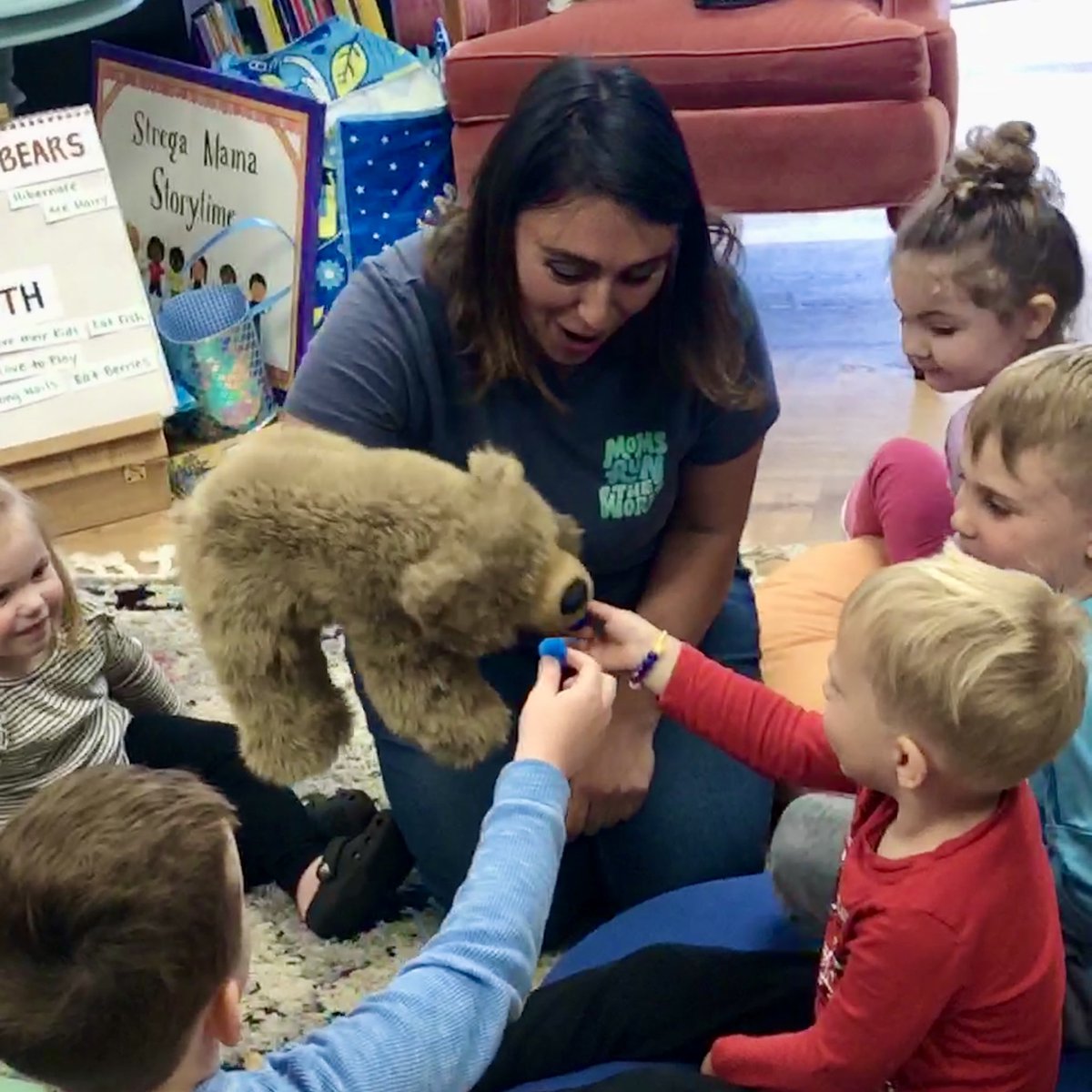 Strega_Mama's tweet photo. 💙🫐 We had a BERRY fun morning at the @bee_bookshop on Wednesday! 📚🐝 Who knew that Bears and Moms had so much in common?! 🐻🤣 Thank you for a BEARY great continuation of Mother’s Day! 🫐💙 Love, @Strega_Mama https://t.co/MLL36k2unz
