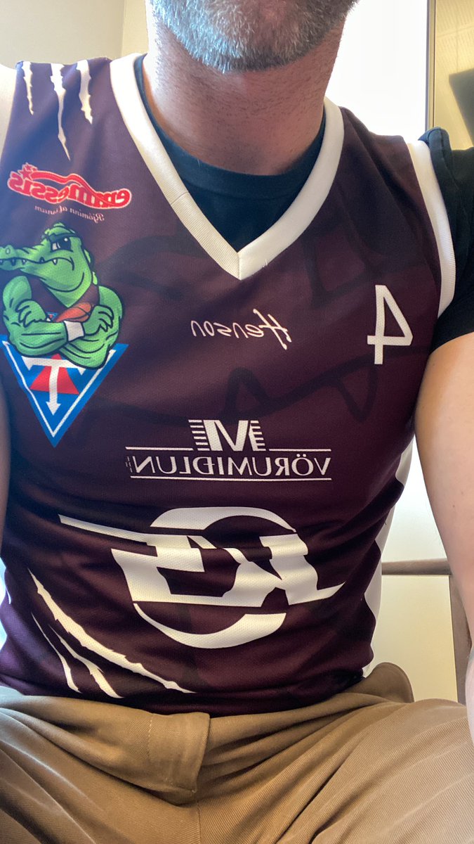 Uppáklæðnaður á kontórnum í dag🏀💪🏆