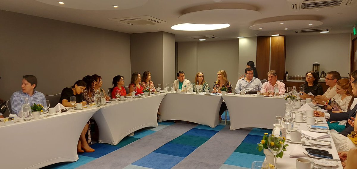 #AEstaHora la presidente ejecutiva de ANATO, <a href="/PaulaCortesC/">Paula Cortés Calle</a> se reúne con la superintendente María del Socorro Pimienta y la delegación de la <a href="/sicsuper/">Superintendencia de Industria y Comercio 🇨🇴</a>, gremios del turismo y algunas #AgenciasdeViajes Asociadas, para abordar temas relevantes del sector.