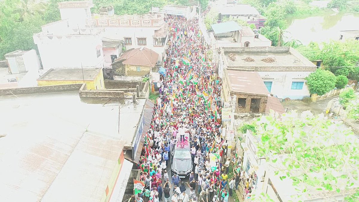abhishekaitc's tweet photo. Today's #JonoSanjogYatra in Bankura had massive turnout and thumping energy. Thank you!🙏 

#TrinamooleNaboJowar https://t.co/vkDf2PFnvC