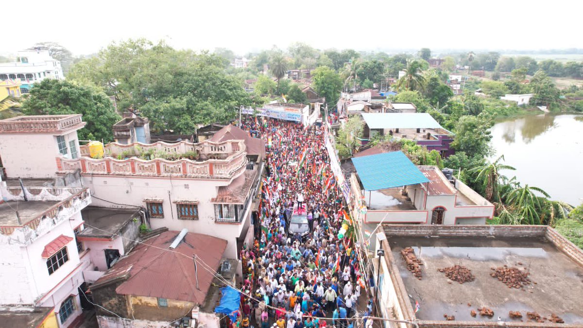 abhishekaitc's tweet photo. Today's #JonoSanjogYatra in Bankura had massive turnout and thumping energy. Thank you!🙏 

#TrinamooleNaboJowar https://t.co/vkDf2PFnvC