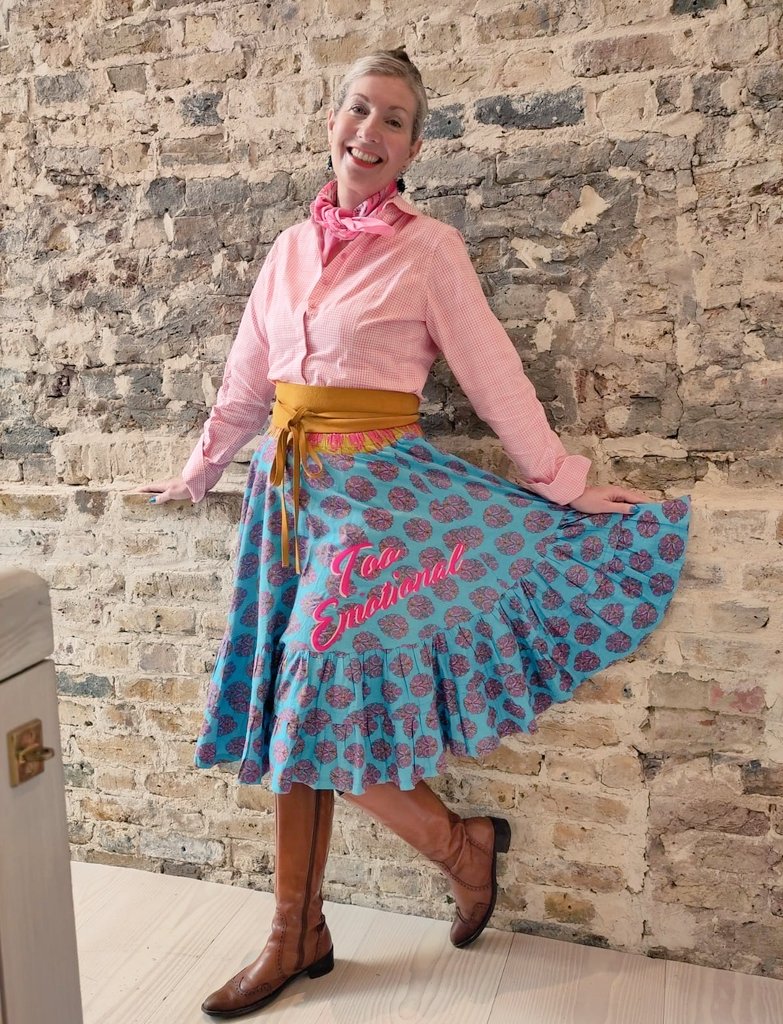 fashionnatascha's tweet photo. 💙💕#FashionFriday #TooEmotional edition 💕💙

Wearing my #HagItUp #upcycled skirt from ever creative ♥️@twistedtwee

#Secondhand #DressShirt mustard suede #obi
#pink @patriciafield #neckerchief https://t.co/V7I4Vn2gBc