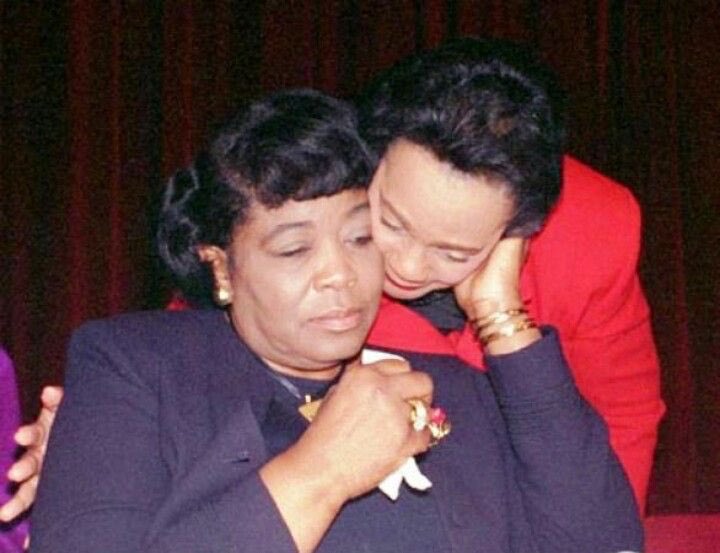 BerniceKing's tweet photo. A #BlackHistory365 Lesson: 

•#MalcolmX and my father, #MLK, were not enemies.

•His daughters and I are friends.

•Dr. #BettyShabazz and my mother, #CorettaScottKing, loved each other dearly.

•Brother Malcolm and my mother had a 1965 meeting in #Selma.

#MalcolmXDay https://t.co/4nyO2HUt29