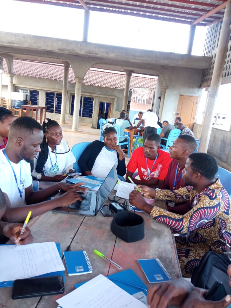 ViaMe8's tweet photo. J2 #BY4_HEALTH
Nos délégués , #OSC, #medias  et #startups sont en atelier de #co_création de leur message de #plaidoyer pour l'adoption à @WHO  de  #Cadre_mondial de #HealthDataGovernance  #MesDonneesNotreSanté
#viame229
#OuSontMesDonnees
#MyDataOurHealth #TransformHealth 
 @OMS https://t.co/u4mpGNl382
