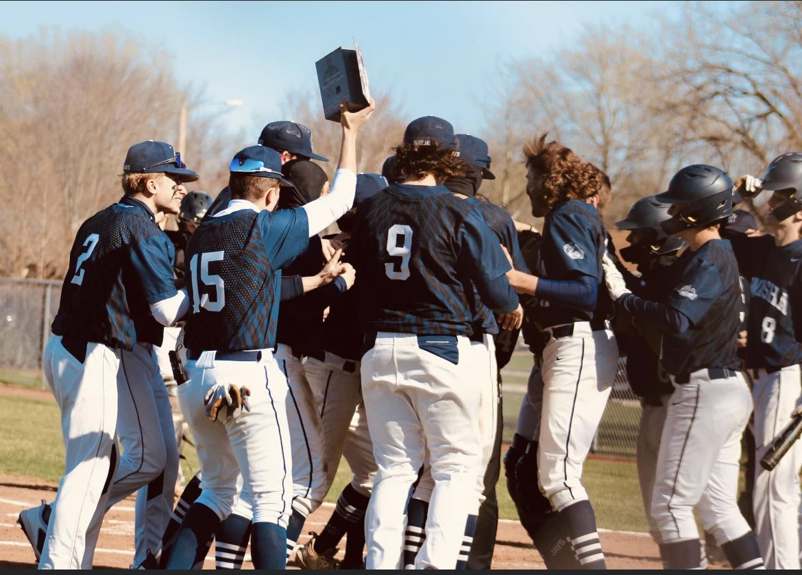 Gameday!!!

The Bluejays welcome the Xavier Hawks to Koslo Park for the last Bay Conference game of the year.

⌚️4:30pm 
🏟️ Koslo Park 
🔵 Hawks (12-5) 13-7
🔵 Bluejays (14-3) 15-3