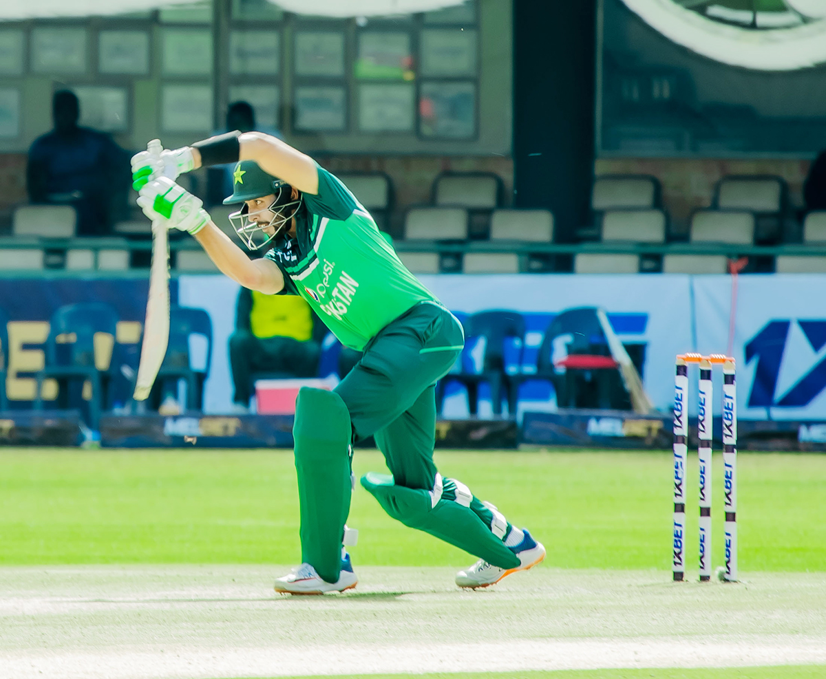 ZimCricketv's tweet photo. #2ndOneDayer - After 33 overs, Pakistan Shaheens are 141/5
(Butt 43*, Khan 42*), need 96 runs from 17 overs
Live streaming π https://t.co/19vg7Y7UrK
#ShaheensInZim https://t.co/2w7nluJuLm