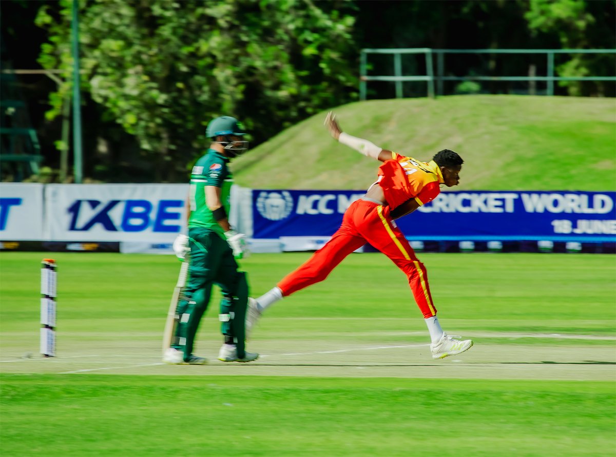 ZimCricketv's tweet photo. #2ndOneDayer - After 33 overs, Pakistan Shaheens are 141/5
(Butt 43*, Khan 42*), need 96 runs from 17 overs
Live streaming π https://t.co/19vg7Y7UrK
#ShaheensInZim https://t.co/2w7nluJuLm