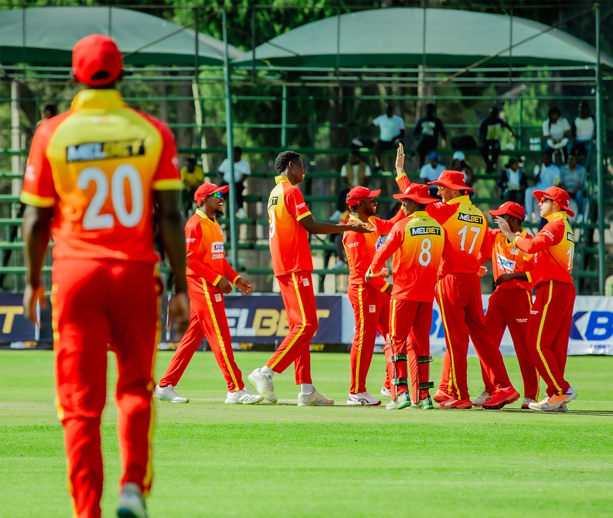 ZimCricketv's tweet photo. #2ndOneDayer - After 33 overs, Pakistan Shaheens are 141/5
(Butt 43*, Khan 42*), need 96 runs from 17 overs
Live streaming π https://t.co/19vg7Y7UrK
#ShaheensInZim https://t.co/2w7nluJuLm