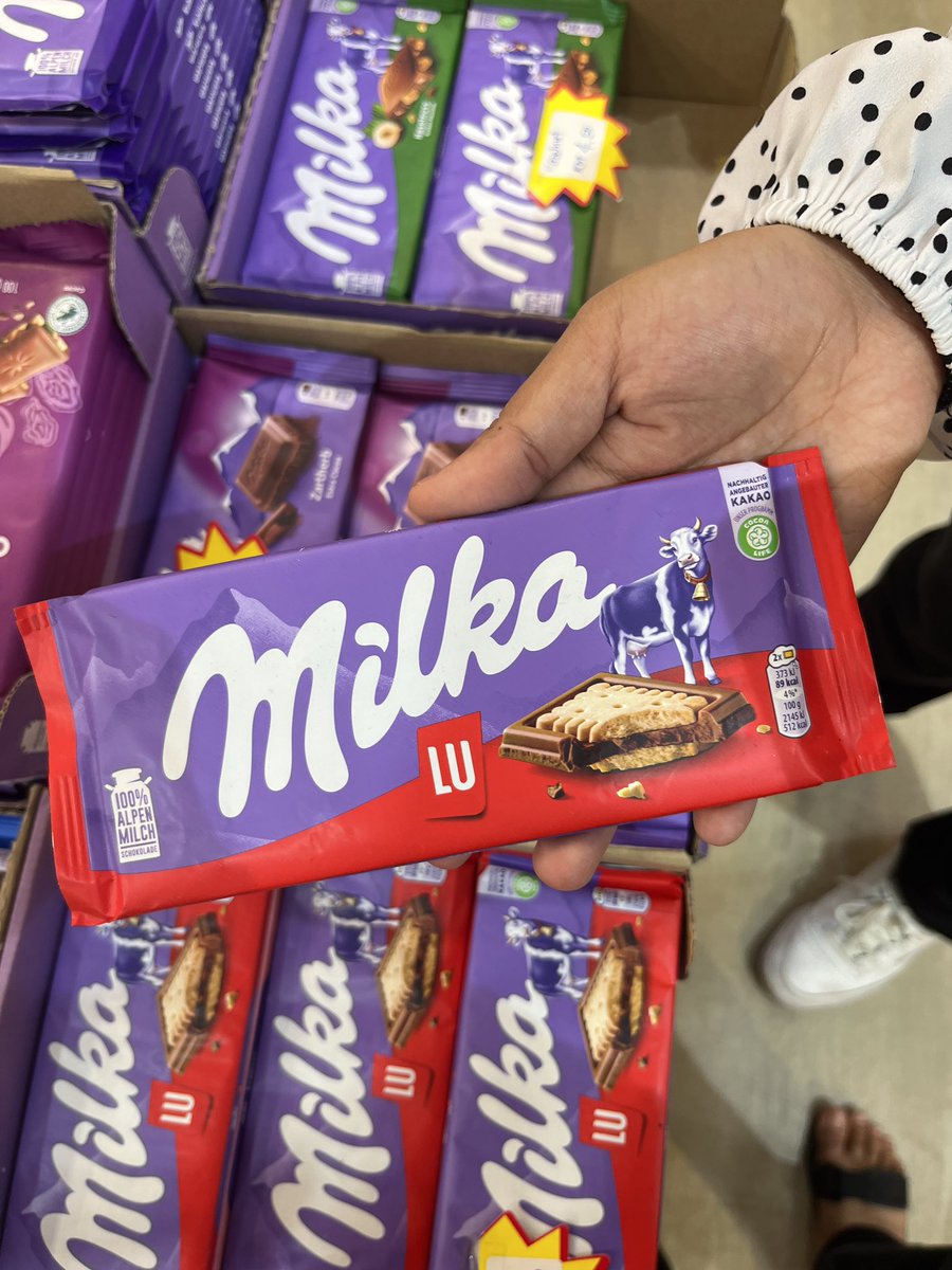 secretlyfura's tweet photo. Ade PS tengah open order chocolate best!! Rasa nak borong semua 😍😭

Milka chocolate cookies sape belum try memang rugi it tastes so good and light. Daim tu do I have to say more?!😭💗 https://t.co/6xsePXB1Ht