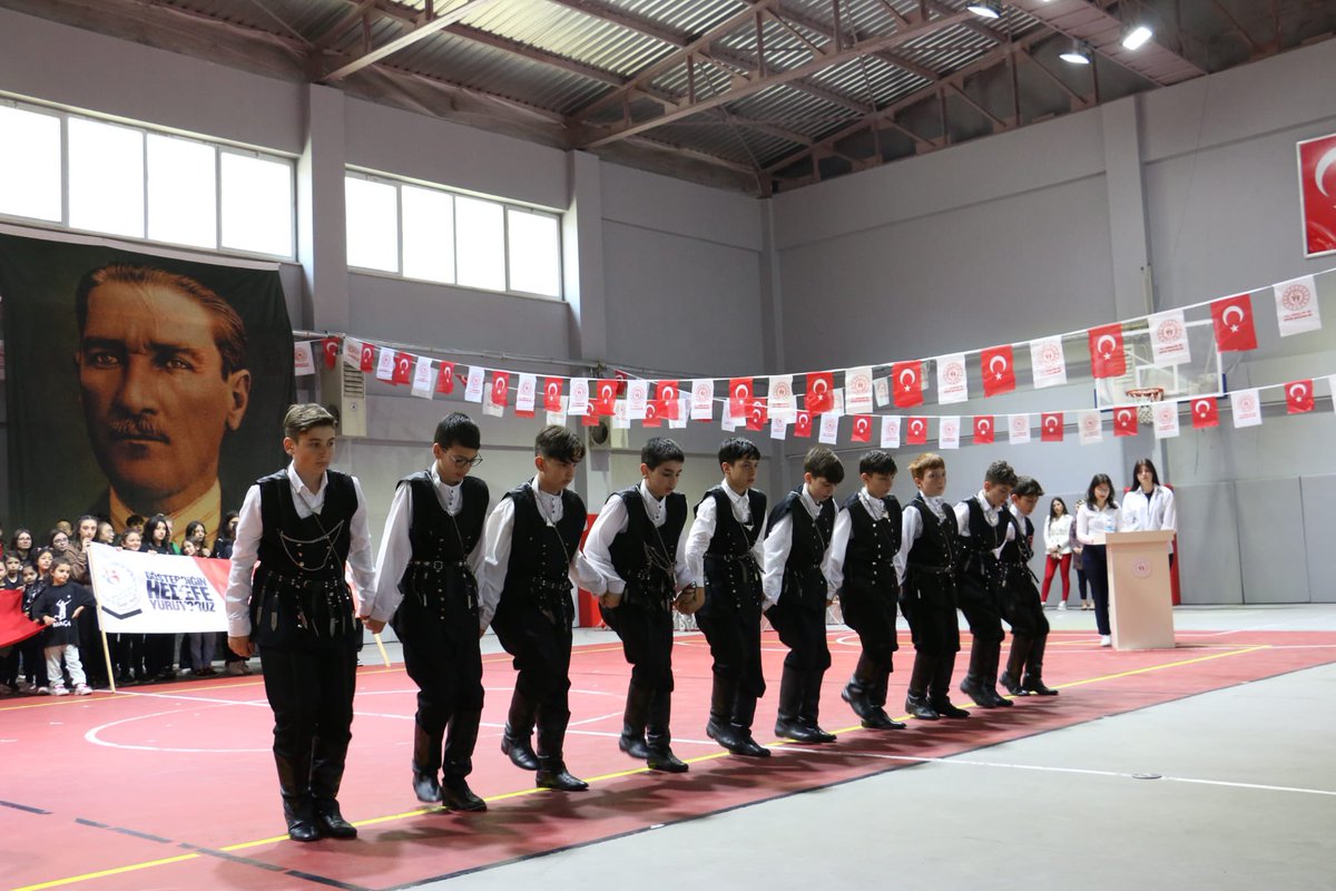 MackaMilliEgtm's tweet photo. 19Mayıs Atatürk’ü Anma Gençlik ve Spor Bayramı, Hükümet Konağında Çelenk Sunma Töreniyle başlayıp GençlikYürüyüşü ile devam etti.Ardından Maçka Kapalı Spor Salonunda kutlamalarla gerçekleşti
@prof_mahmutozer @EvrenGrms @mackakaymakamli @koray_kochan @yasaradiguzel61 @Okan__calap https://t.co/RP64QJtTb3