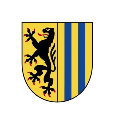 BundeswehrTg's tweet image. Dieser kleine Racker 🦊 wurde heute nach einer Such- und Rettungsaktion zusammen mit @Feuerwehr_LE und @PolizeiSachsen aus misslicher Lage befreit. Der Fuchs kam aus einem Versorgungsschacht am Hbf #Leipzig nicht mehr heraus. #Teamwork 
presseportal.de/blaulicht/pm…
#foxcontent
…