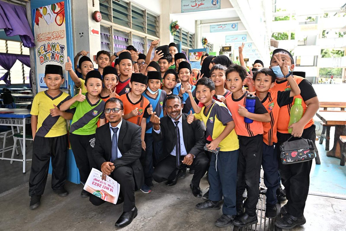 MoEdumv's tweet photo. 23 Principals &amp; 6 staff from MoE have successfully completed a capacity building &amp; study tour in Malaysia. 
During this tour, participants visited 6 school in Malaysia to learn about their best practices and attended academic lectures. https://t.co/Ut7clD8ZPA