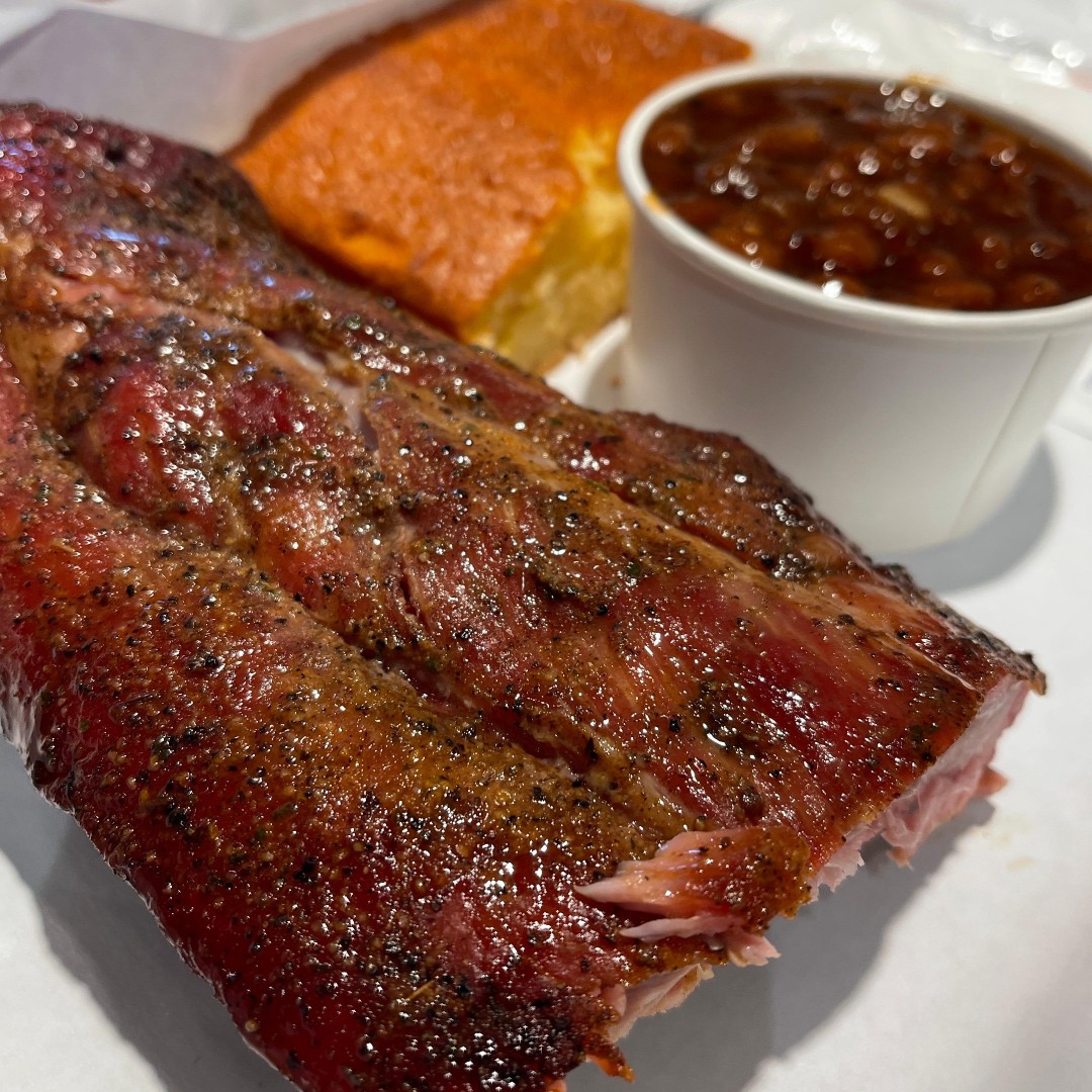 #TGIF calls for some ribs, beans and cornbread! 🔥🔥🔥

Give us a 👍 if you agree ⤵️

#pappysstpeters #pappyssmokehouse #bbq #barbecue #meat #food #bbqlife #bbqfoodie #ribs #porkribs #stpeters #stcharleseats