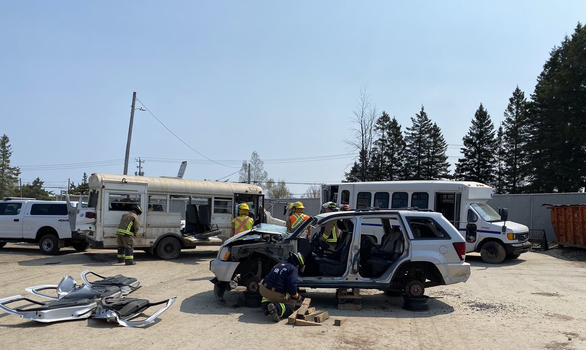 SaultFire's tweet image. This week crews were training on auto extrication. These skills help #firefighters to utilize rescue techniques safely and effectively. #autoex @CitySSM @ChiefPJ