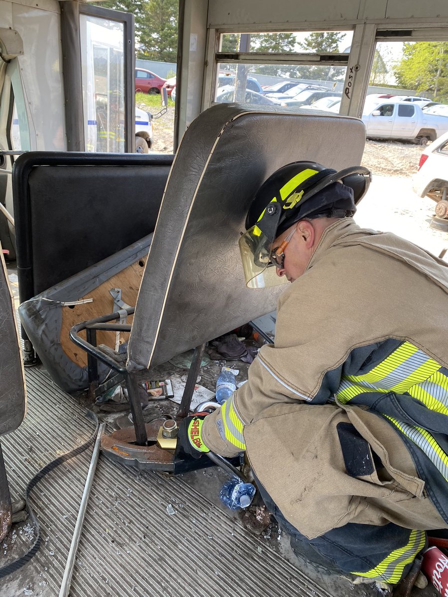 SaultFire's tweet image. This week crews were training on auto extrication. These skills help #firefighters to utilize rescue techniques safely and effectively. #autoex @CitySSM @ChiefPJ
