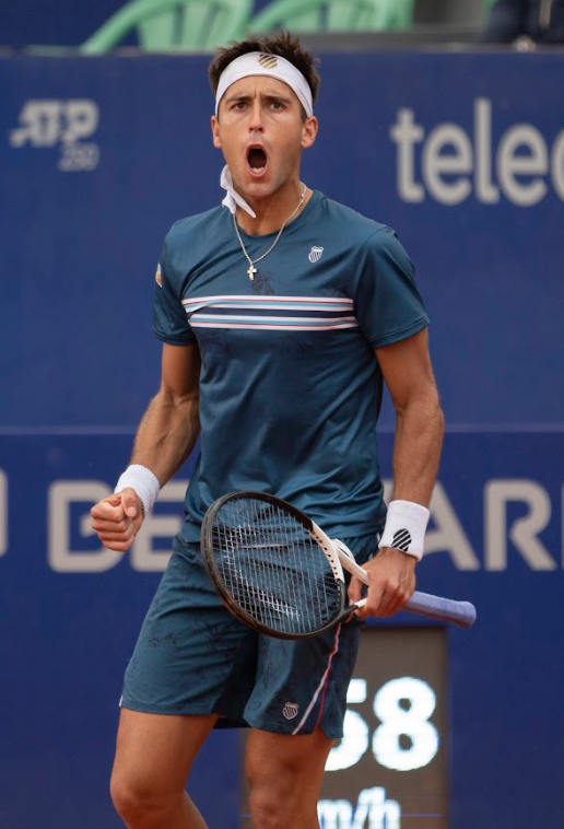 puppotenis's tweet image. Semifinales #Challenger #Burdeos 
• FINALISTA: @tometcheverry (7) venció al alemán Jan-Lennard #Struff (1), 28º del mundo y reciente finalista del ATP 1000 de Madrid, por 6-4 y 6-2
• Espera por #Gasquet o #Humbert (5)
📷 #PrensaARGOpen