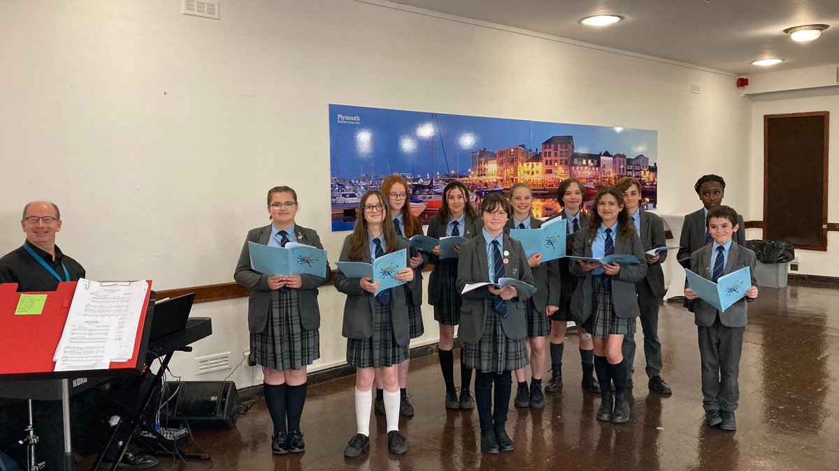 Pleasure for our Year 7s to perform at the reception following the @PlymLordMayor Choosing Ceremony in Plymouth Guildhall

With Mr Martin on piano, the choir performed a range of songs for dignitaries and guests invited to the swearing-in of the new Lord Mayor  

#LipsonLife💙