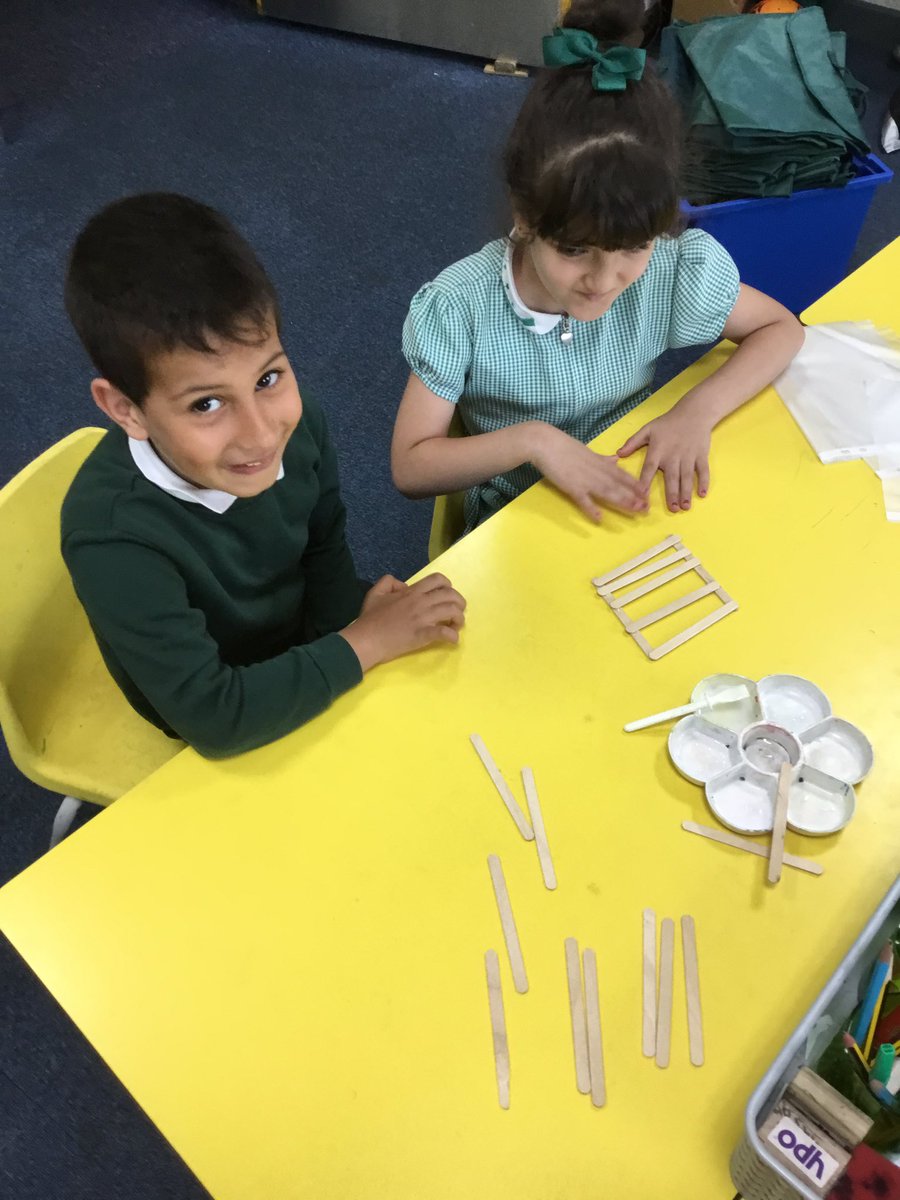 Today we made our chairs for baby bear in DT. We tried our best. It was very tricky with sticky glue 🪑