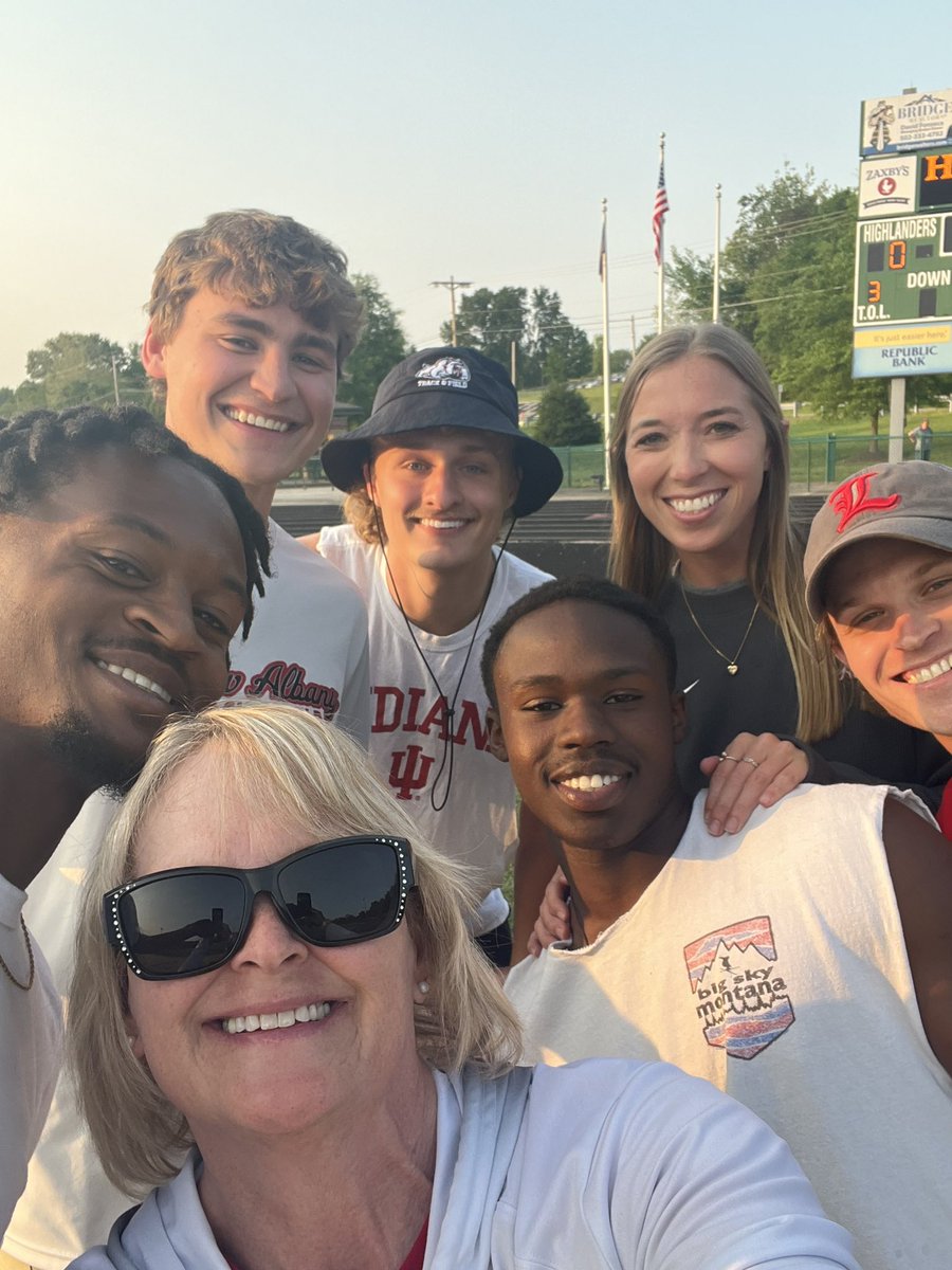 msweh's tweet photo. Here are some of my favorite NAjumps alumni + one that came to support NA Track and field at our sectional meet. Once a bulldog always a bulldog🐾❤️. #NAjumps
@GoNewAlbany https://t.co/EDB797D7Vc