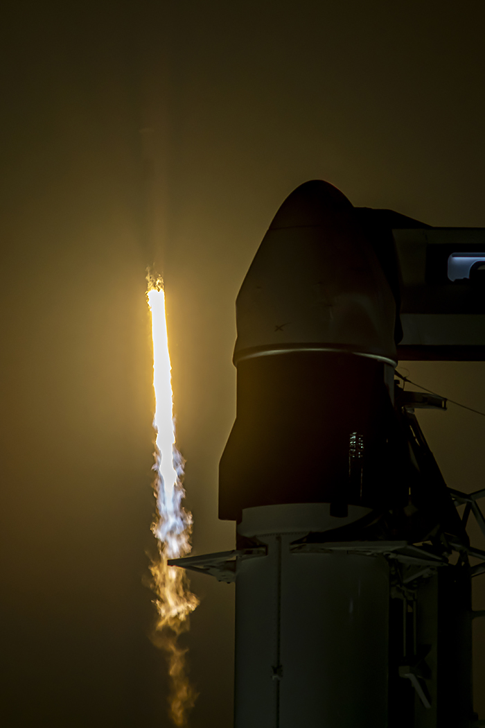 LaunchPhoto's tweet image. Falcon 9 launches Starlink 6-3