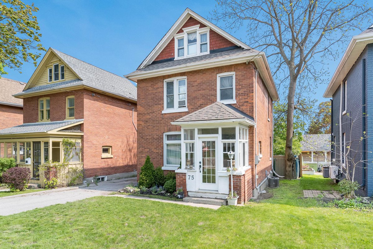 HOME FOR SALE - Ideally Located Home Boasting Charm and Modern Updates Throughout - 75 Blake Street, Barrie #FarisTeam #NewListing #RealEstate #ForSale #HomeForSale #SimcoeCounty #Barrie 

faristeam.ca/listings/75-bl…