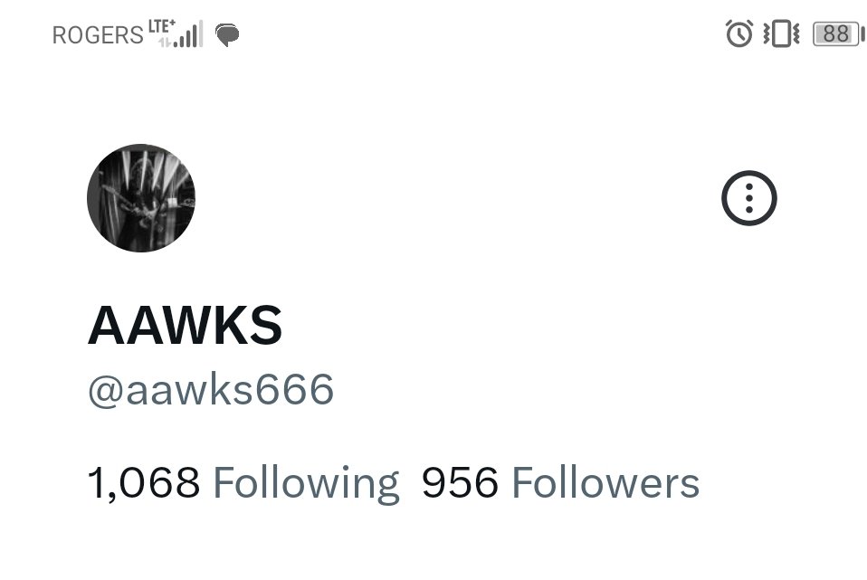 When we hit 1000 followers... I'm doing a giveaway!! So thankful for the cool fuzzy cats that have decided to partake in my twit-cension. Hahahahaha #Giveway #Barrie #Canadian #whynot #followers