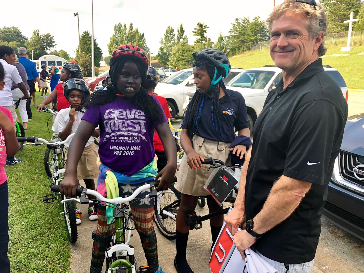 BLabFoundation's tweet photo. "At the Bobby Labonte Foundation we want kids to know they are loved + give them resources + opportunities to see that they can grow up to by anything they want to be!"  - Bobby

Donate here: https://t.co/Q34gKZaeGJ

#nascar75 #nascardaygivathon https://t.co/acxsR3wVBE