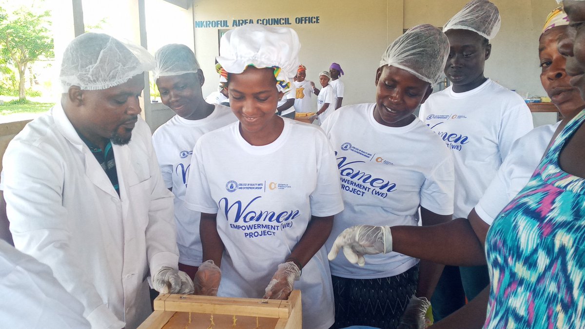 Justice_KBAnnan's tweet photo. Day 6- WE Project by @cbae_official and @AdamusMine facilitated by @Justice_KBAnnan Day 6 training on 4/5/23 at Teleku Bokazo (Western region).Trainees learnt how to produce Bar laundry soap
#womenempowerment
#womeninbusiness
#Telekubokazo
#WEproject
#Productformulation
#Nzema https://t.co/JYAj5iND92