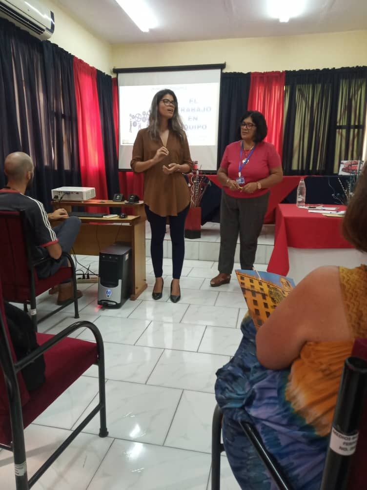pregercuba's tweet photo. Como parte de la 9na Jornada Científica de Base en #FERPRO, nuestras profesoras, las psicòlogas, MSc. Martha Beatriz Díaz y la Lic. Yenny Sánchez, impartieron la conferencia magistral "La comunicación, uno de los principales pilares para el trabajo en equipo ". https://t.co/uFF2f6aj2r