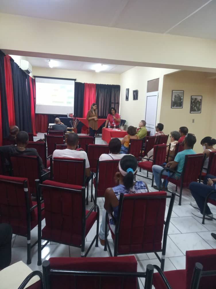 pregercuba's tweet photo. Como parte de la 9na Jornada Científica de Base en #FERPRO, nuestras profesoras, las psicòlogas, MSc. Martha Beatriz Díaz y la Lic. Yenny Sánchez, impartieron la conferencia magistral "La comunicación, uno de los principales pilares para el trabajo en equipo ". https://t.co/uFF2f6aj2r