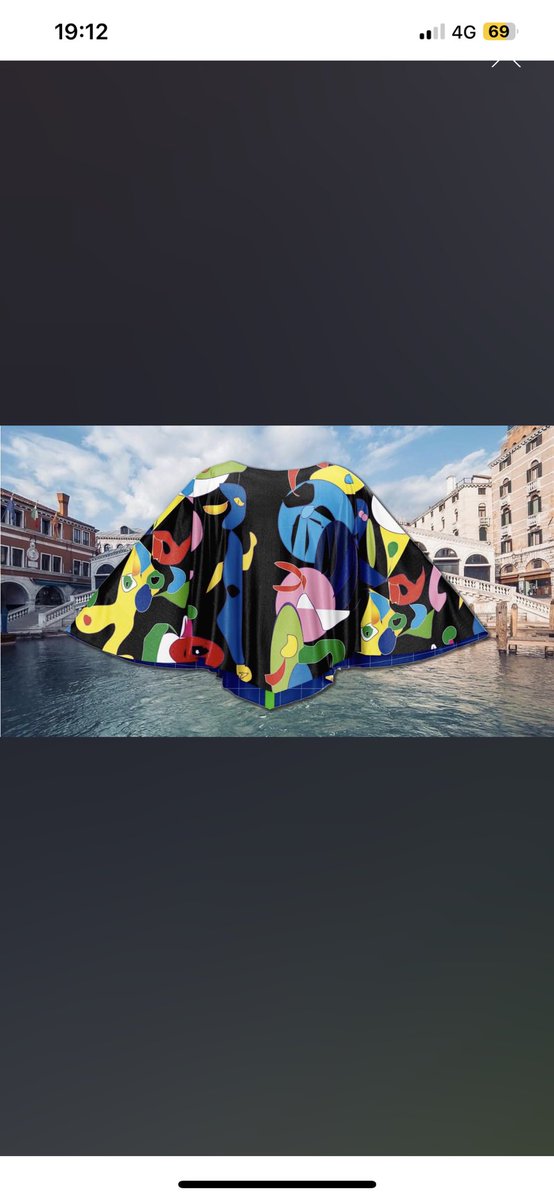 ConsueloConzada's tweet photo. @conzada 
En Venecia !
Curator @gorgoniosanjuan 
Poncho https://t.co/0Vq78qDl9a