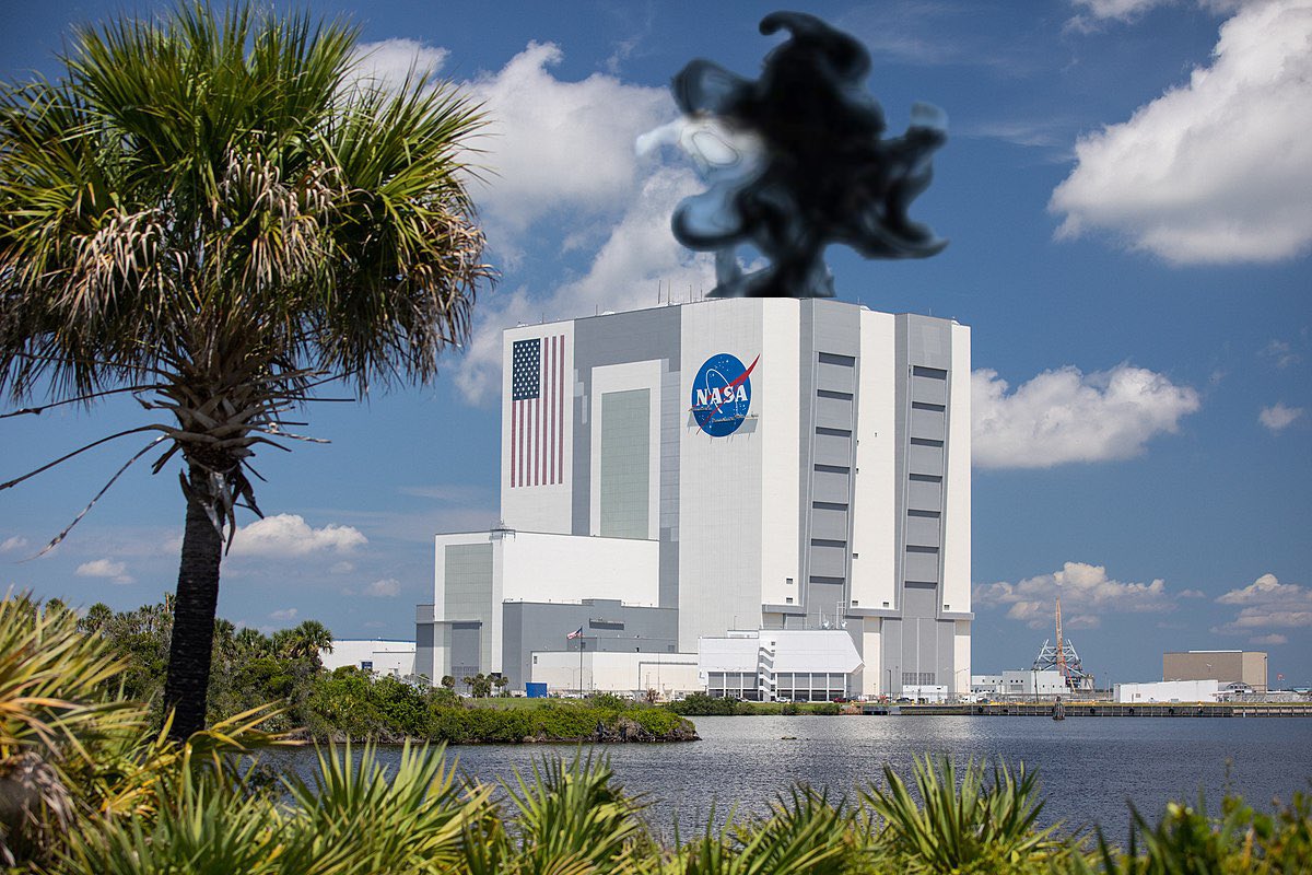 Jack_Frodo's tweet photo. BREAKING: the VAB has released black smoke indicating a new lunar lander will be selected https://t.co/QhgAlhM7bN