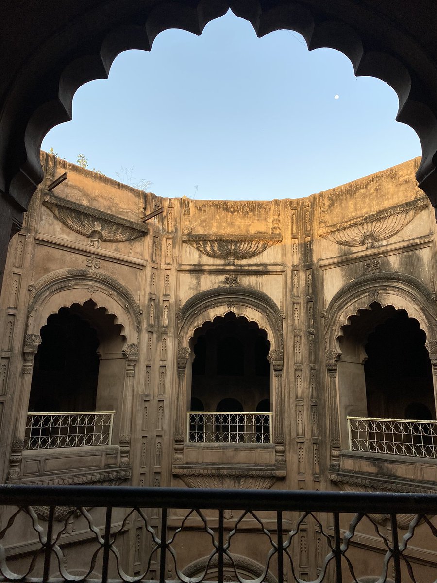 MathurAvni's tweet photo. @maroofculmen Inside Bada Imambara https://t.co/UW1fr6Y7tk