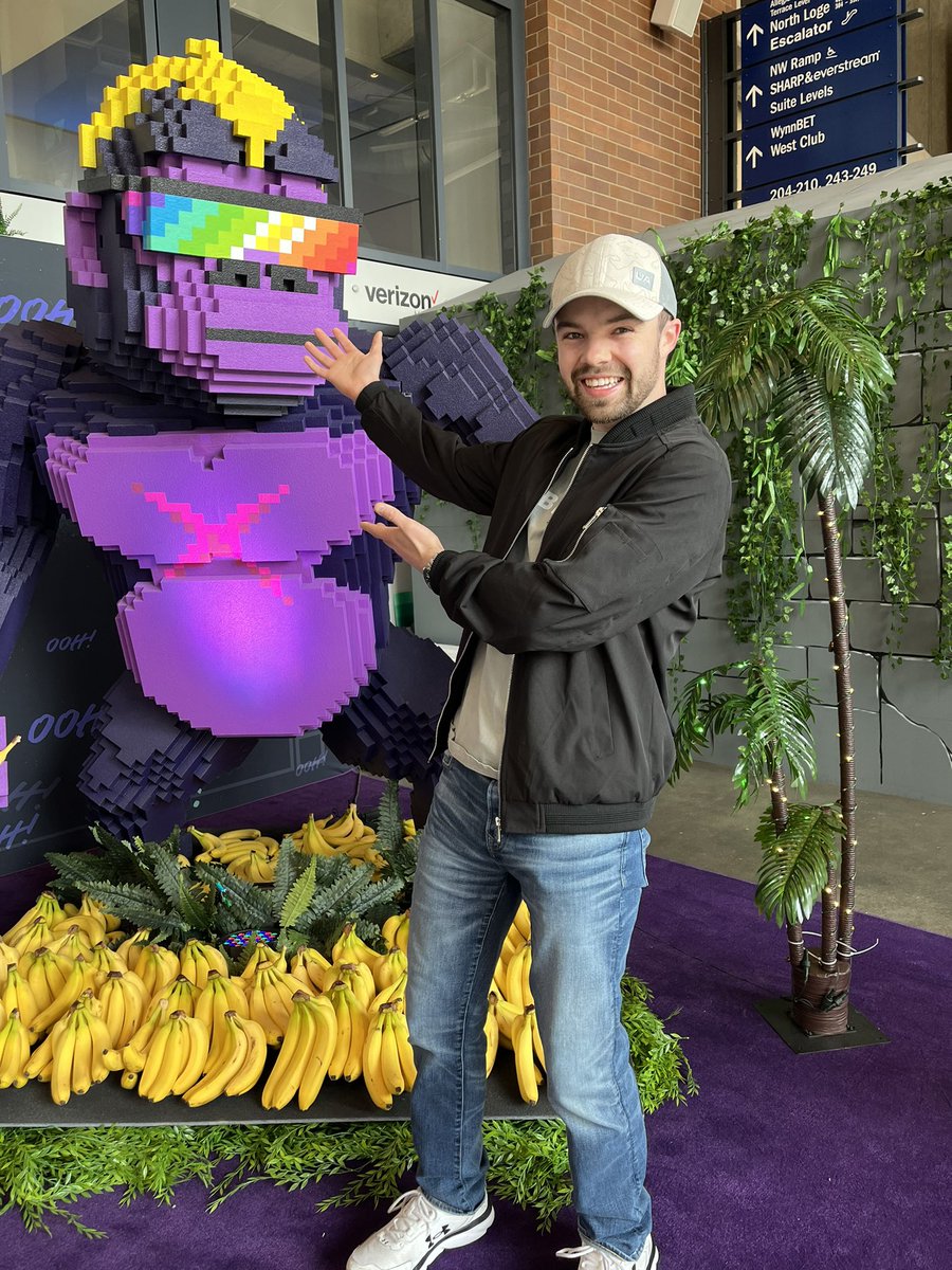 kameron_stone's tweet photo. @CyberKongz #ooh #veecon2023 https://t.co/Sh8icRK2A7