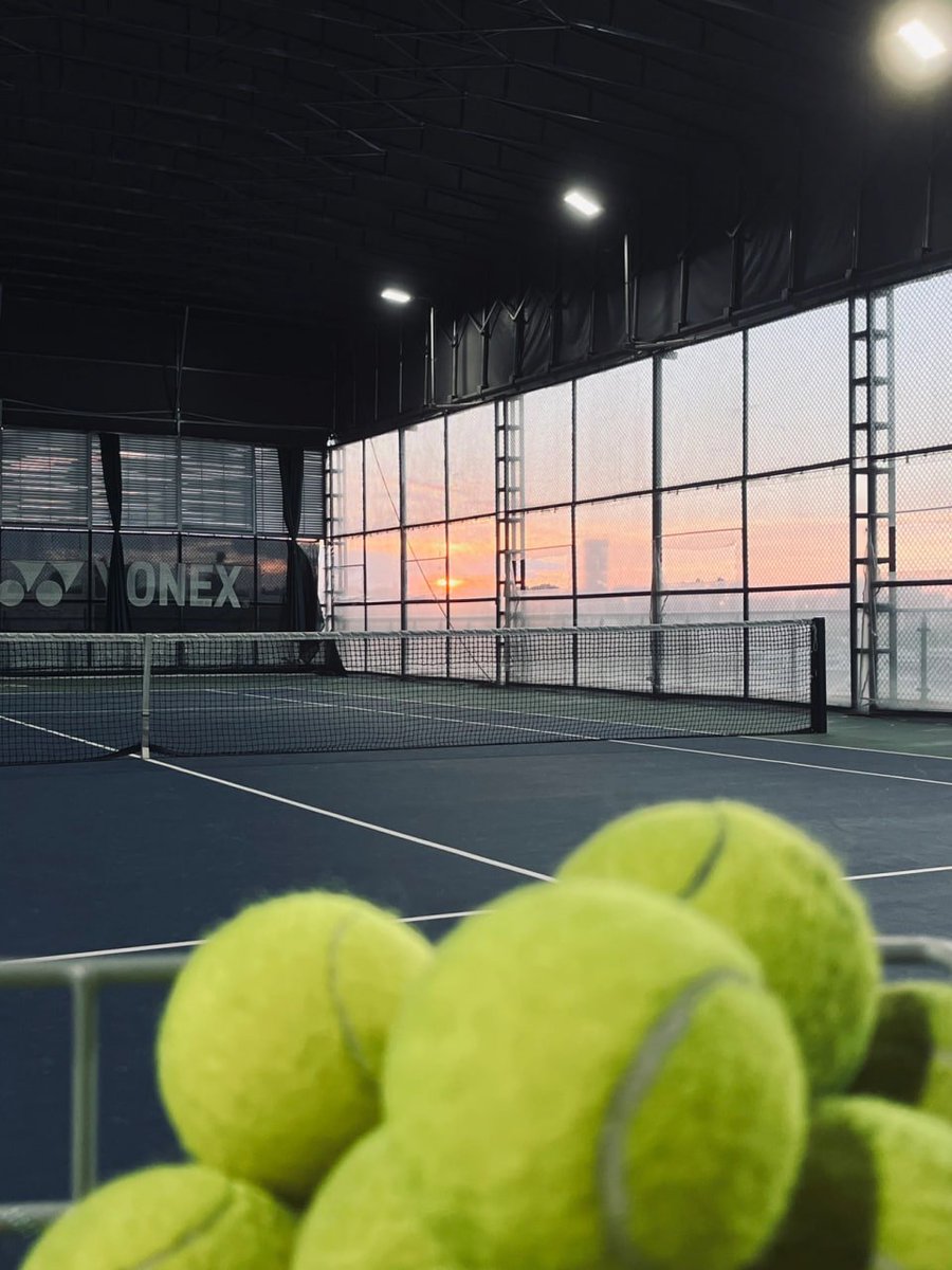 🥰 Nice court today 😎 Weekly tennis practice 😅 Of course you can't miss it 😊 Find a sport you like 💗 Then keep practicing 💪🏻