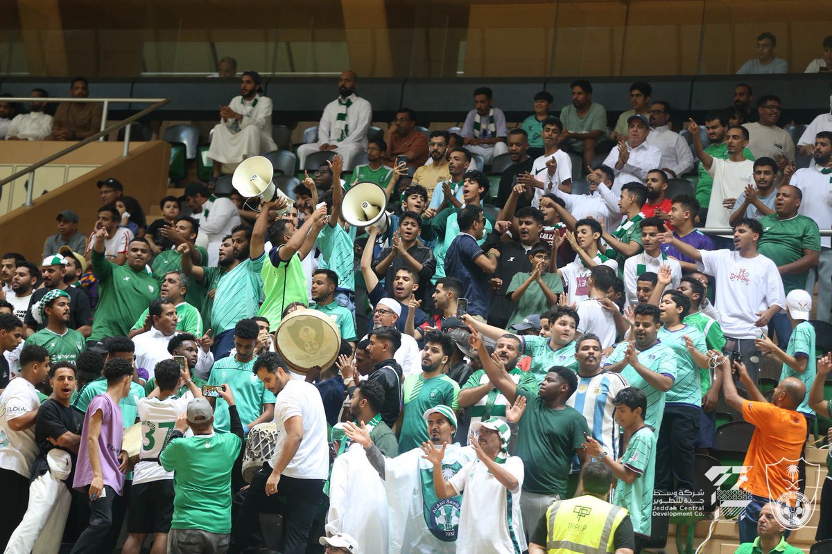 WaleedMuath's tweet photo. شارف الموسم على النهاية .. و جاء وقت زيادة الحصاد و تأكيد ريادة نادينا الحبيب .. ننتظركم لتشاركونا فرحتنا و تفرحوا معنا بإذن الله تعالى .. موعدنا الساعة ٧:٠٠ مساءاً بالصالة الخضراء بمحافظة جدة. https://t.co/8h2Q79xymO