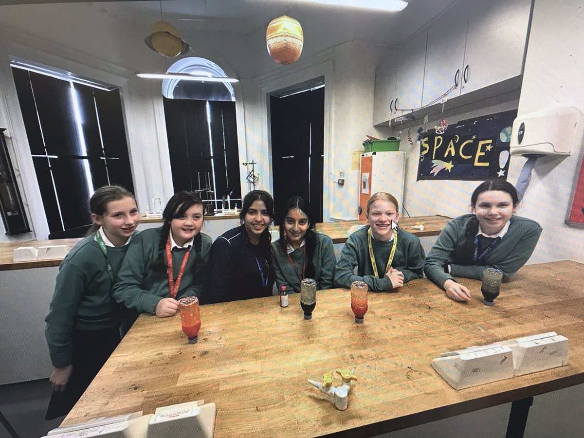 QCL_STEM's tweet image. Science club spent today making lava lamps 🌋!