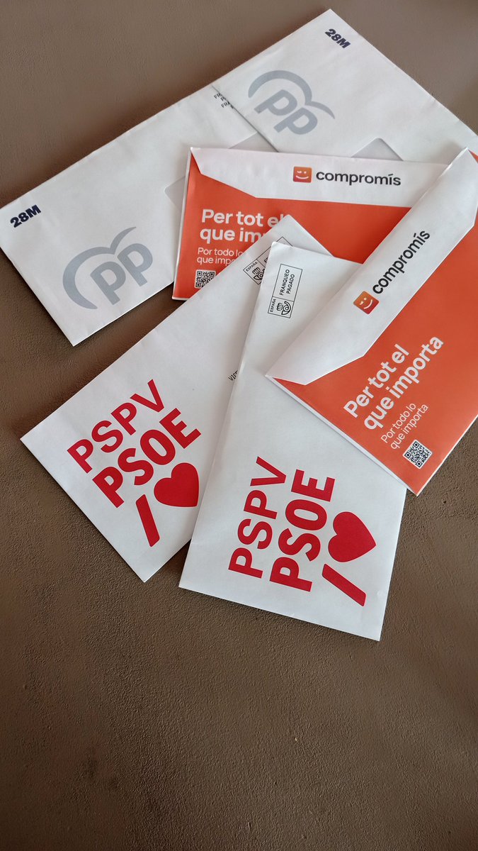 V_Espert_V's tweet photo. ¿Qué sentido tiene ésto? Estamos en 2023. Sabemos quiénes sois, cómo buscar vuestros programas y cómo seguiros en https://t.co/wmgV9GLWbp. ni el consumo de recursos ni la generación de residuos están justificados, señores de @compromis, @SocialistesVal y @ppcv. https://t.co/kLVcJc8a7x