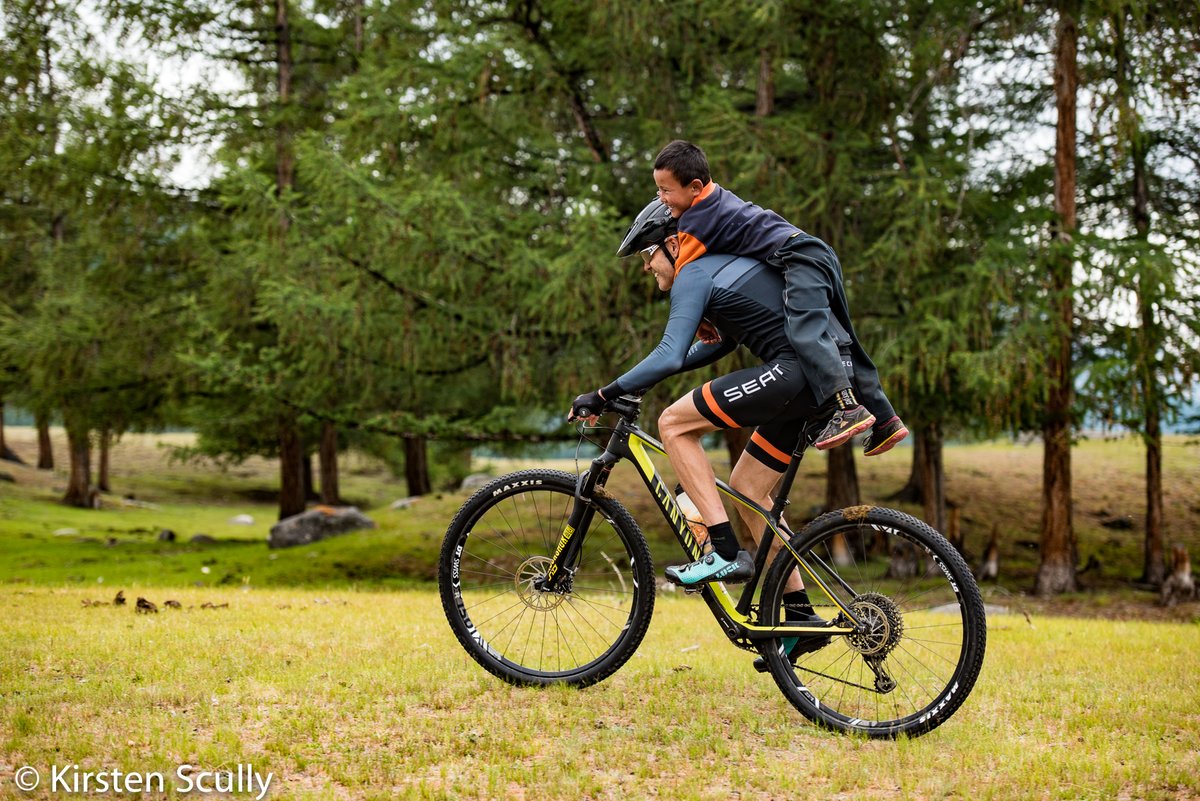 roundsquareadv's tweet photo. Bikes are fun for all ages! We love introducing them to the Mongolian locals we meet along our trek.
#adventureculture #mtb #adventurevisuals #bikewander #Mongolia #Fatbike #FatbikeLife #FatbikeClub โ https://t.co/ceyTnPiISS