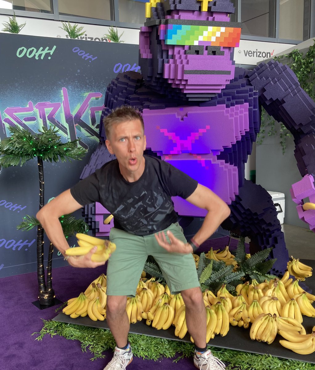 danielfeilegroh's tweet image. Who took my bananas? @CyberKongz  #OOH #Veecon2023