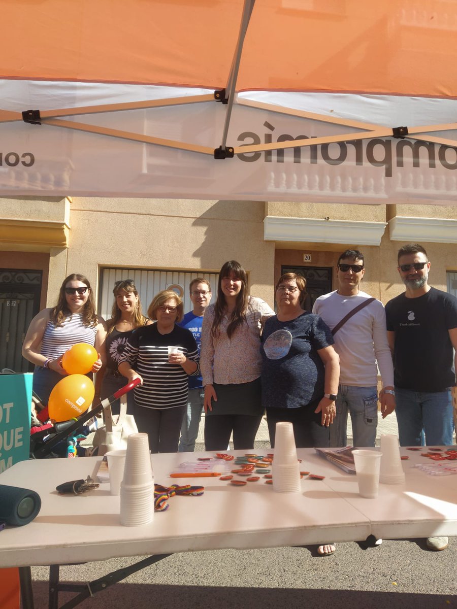 compromismoro's tweet photo. Vos deixem amb algunes fotos que hem fet al mercat aquest matí 🍒

Recordem que DEMÀ A LES 20h a la Plaça artista Joan Ripollés, farem l'acte en què presentem les nostres propostes! 

Vos esperem 👏🏻 https://t.co/4jX7I3PpNG