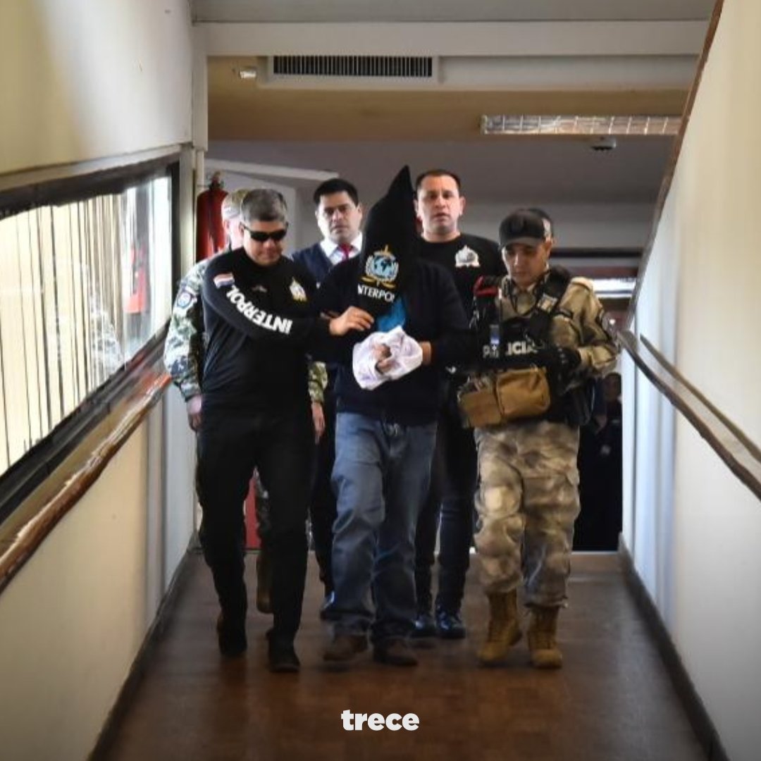trecepy's tweet photo. 🔴 AHORA | Con un gran dispositivo de seguridad "Tío Rico" llegó al Aeropuerto Internacional Silvio Pettirossi, ahora está siendo sometido a una inspección médica.

👉🏻 Vía Diego Palacios.

#Trece #SiempreConectados https://t.co/gIMDWJdt8E