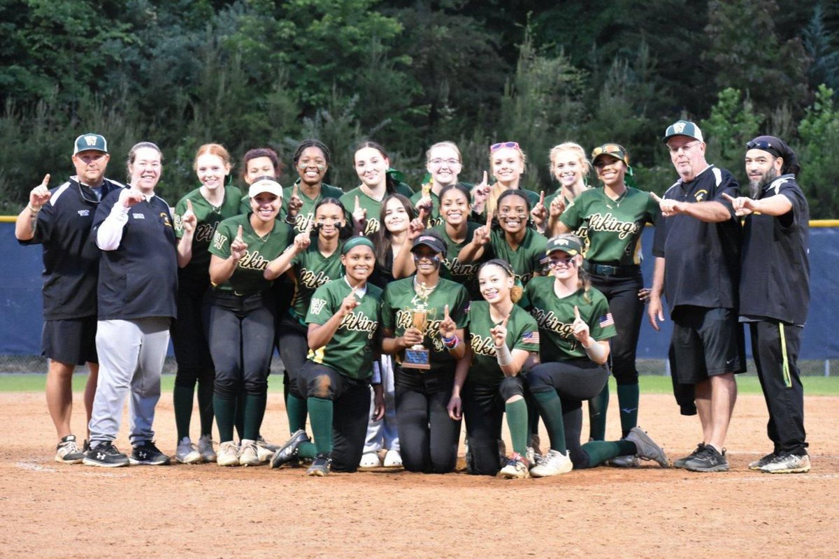 JadaHolt24's tweet photo. CARDINAL DISTRICT CHAMPS x2 🔰✅

So happy I could contribute to our 3-1 W over Colgan last night to bring the district title home! Regionals … HERE WE COME 🔥!! 

@Coach_GrazU @HUBisonSoftball @VWUSOFTBALL @CNUSoftball @MasonSoftball @UNGSoftball @InsideNoVA https://t.co/BGAJimIiqm