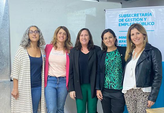 TesoreriaPBA's tweet photo. 👥👥 Conversatorio del Cuerpo de Expertas y Expertos -PBA

Junto a otros Organismos Provinciales participamos de la actividad: "Pensar lo complejo: las oportunidades actuales de la gestión para el fortalecimiento del Estado democrático".
@JefaturaPba 
@ExpertosBA
@davidjacobyok https://t.co/2dHqa9bJY2