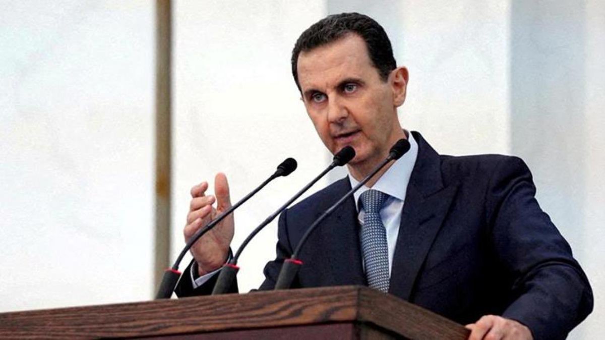 Suriye Arap Cumhuriyeti Cumhurbaşkanı Beşar Esad Arap Zirvesinde Savaş Döneminde diğer ülkelere gitmiş olan Vatandaşlarına Seslendi:

“Vatanınıza dönün”

19.05.2023