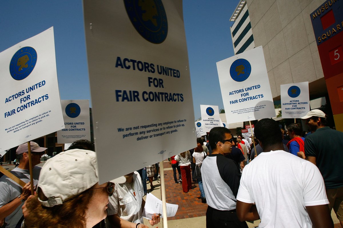 NationalWorldTV's tweet image. SAG-AFTRA has recommended its members back a strike, with a fall in streaming residuals and fears around AI replacing actors emerging as key issues ahead of upcoming negotations with the AMPTP #SAGAFTRA #actorstrike 

nationalworld.com/culture/televi…