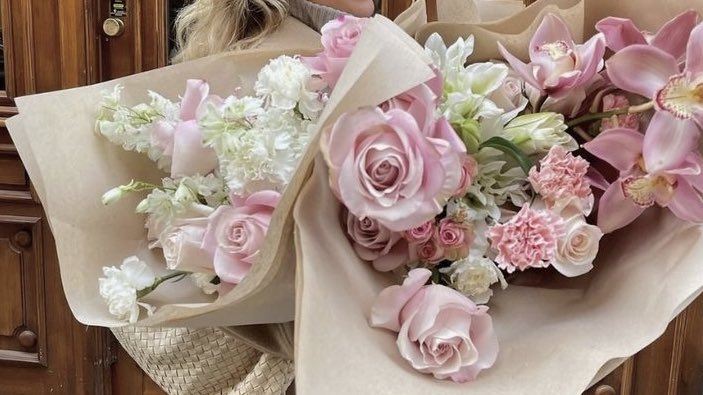malusokay's tweet photo. Welcoming the weekend with fresh flowers 💐 https://t.co/qPfzvdSZsh