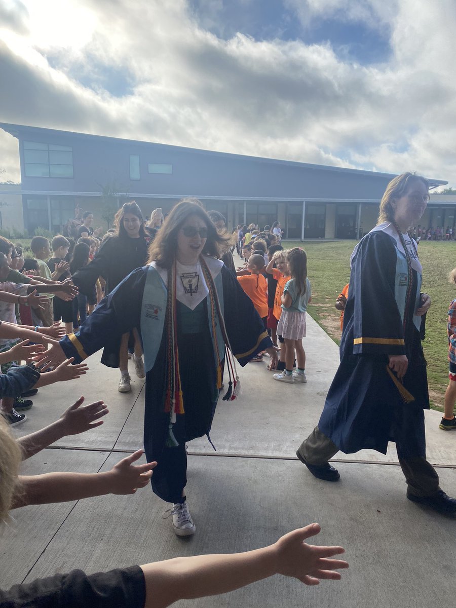 marisol_rosser's tweet photo. Congratulations to our former Mustangs who will be graduating from high school!!! We wish you the best of luck in your future endeavors. Once a Mustang, always a Mustang!! 🐴💙 https://t.co/H18Cu7EBR3